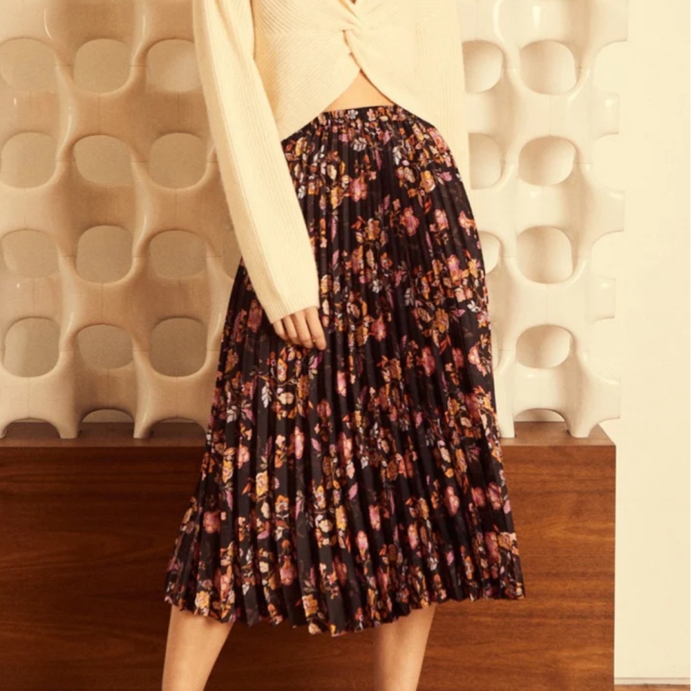 NWOT Caballero Mia Skirt in Black Forest Print Pleated Size Small